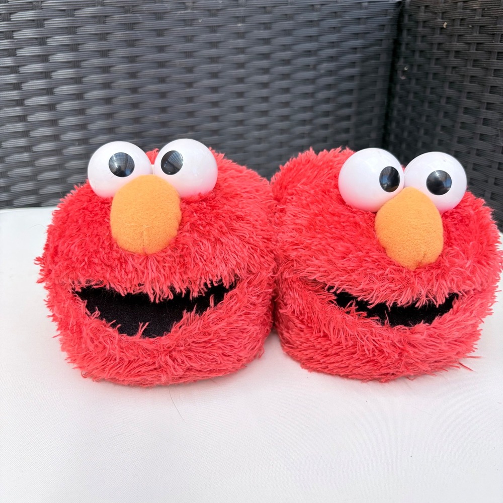 Sesame Street Elmo Red Fuzzy Slippers 5/6 Footwear Plush Scuff Non-Slip